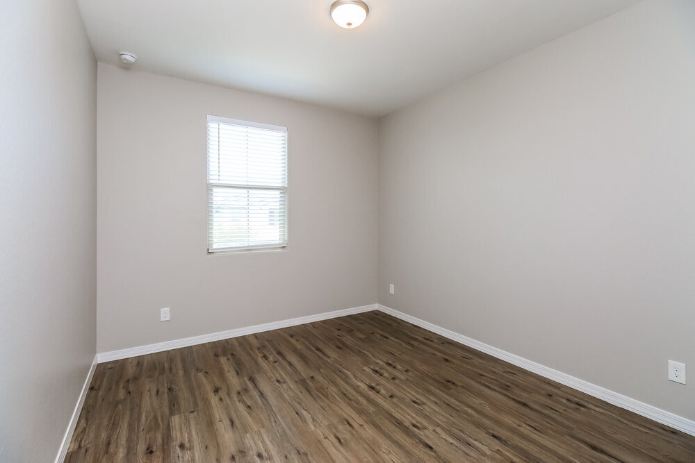 Building Photo - 9546 E Thornbush Ave