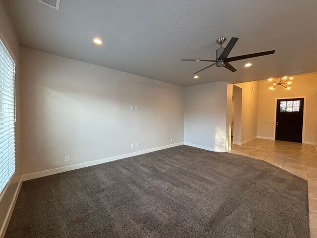 Building Photo - SPACIOUS SINGLE LEVEL HOME IN WASHINGTON F...