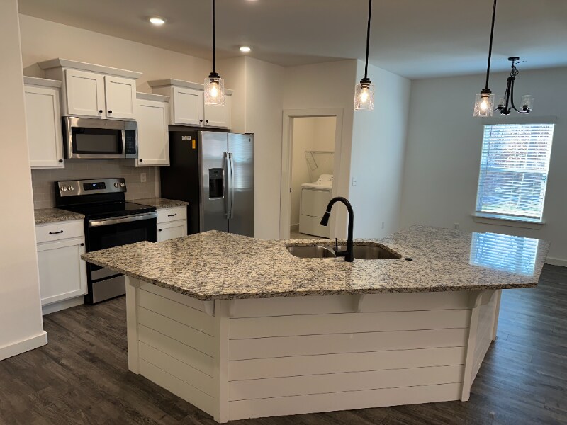 Building Photo - 5 Hawthorn Ln