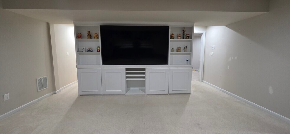 Building Photo - 15401 Ewells Mill Way
