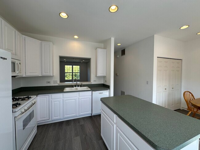 Building Photo - 31782 Pine View Blvd