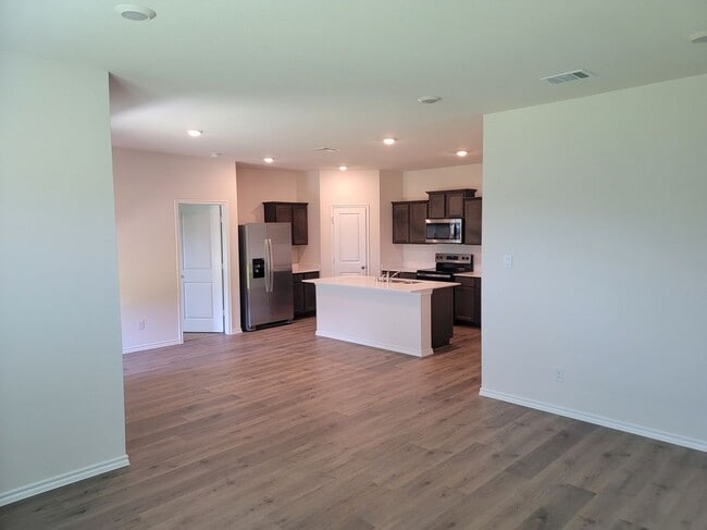 Building Photo - 1216 Riverbrook Ln