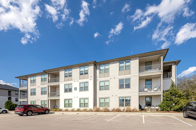 Building Photo - Coastal living right in the middle of Ocea...