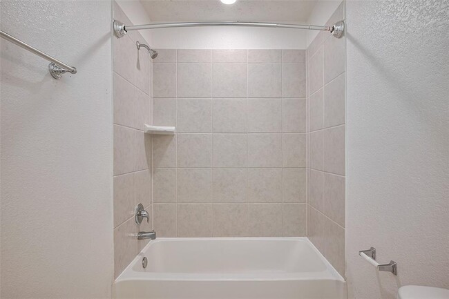 Building Photo - 5011 Pine Ridge Knoll Ct