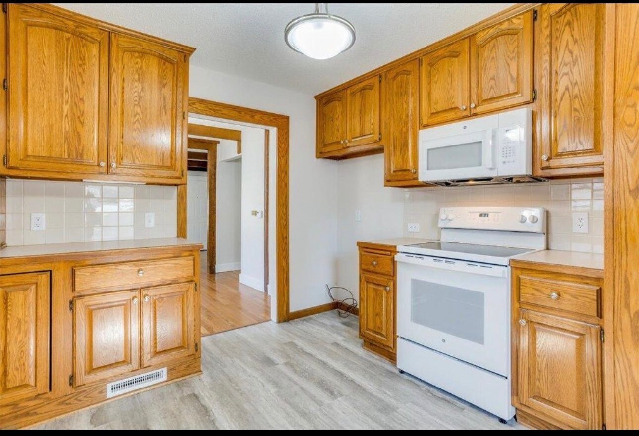 Building Photo - 1422 S Laura Ave