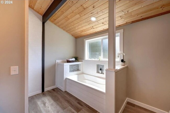 Building Photo - Ocean Park 2 Bedroom Home - Property is Av...