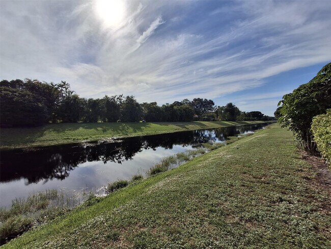 Building Photo - 11122 Royal Palm Blvd