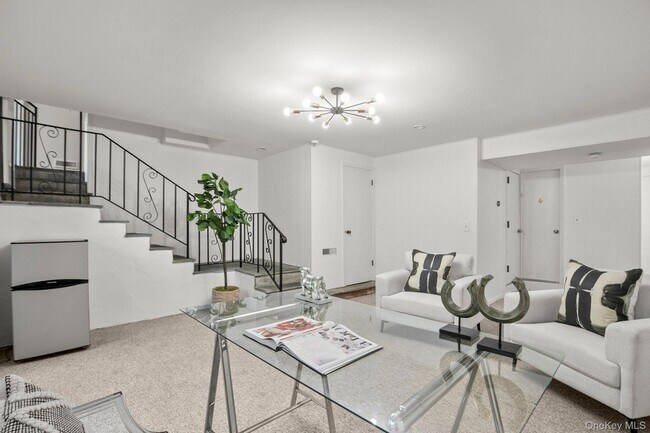Building Photo - 1341 Pelhamdale Ave