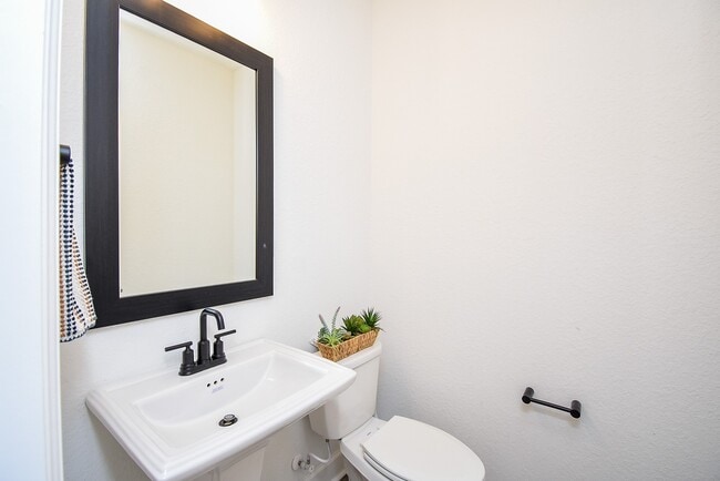 Building Photo - 23714 Sweeny Vly Dr