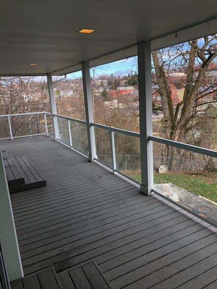 Building Photo - 310 SE Dilke St