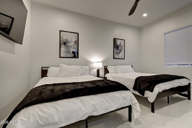 Building Photo - 6401 E Larkspur Dr