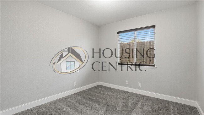 Building Photo - Stunning Single Story Fair Oaks Rental with Large Backyard in GREAT LOCATION!