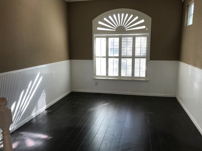 Building Photo - Beautiful 4 Bedroom, 2.5 Bath Mountain House Home