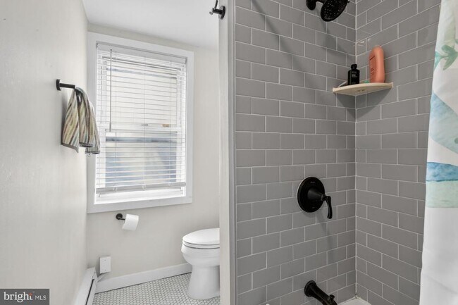 Building Photo - 2440 E Gordon St