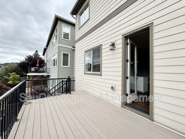 Building Photo - 16858 SW Larkspring Ln