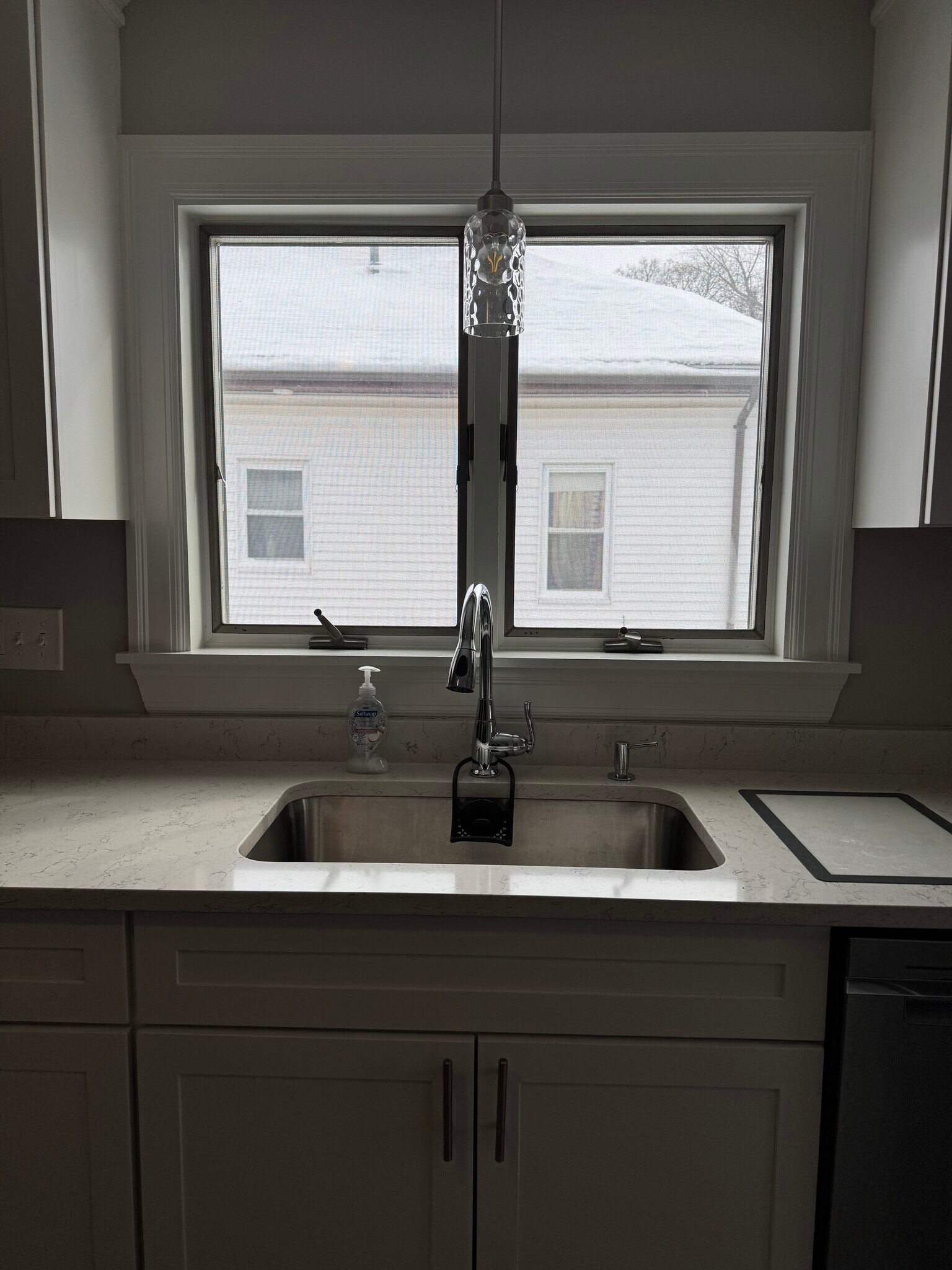 Building Photo - 100 Capen St