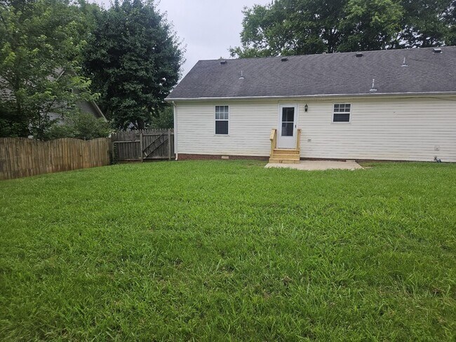 Building Photo - 1911 Pecan Ridge Dr