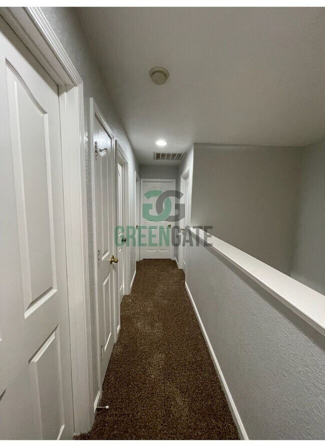 Building Photo - Two story 4 bedroom, 2.5 bath home in Stockton! AVAILABLE NOW!!