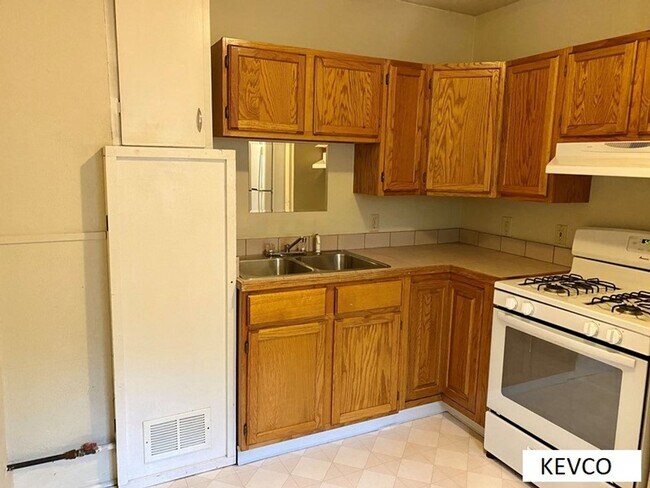 Building Photo - 208 E Pitkin St