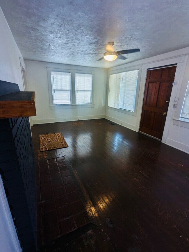 Building Photo - 816 Goldwire St SW