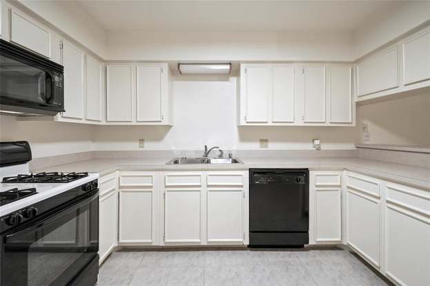 Building Photo - 1716 Huge Oaks St