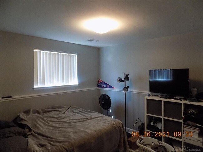 Building Photo - 2127 Hopkins Dr