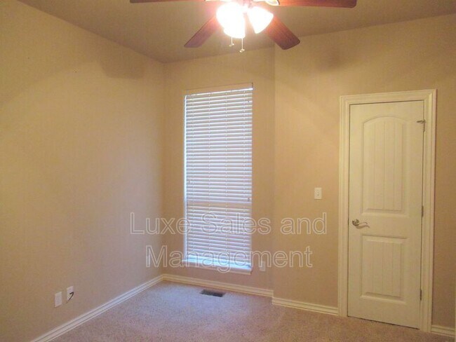 Building Photo - 3341 Heritage Green Cir