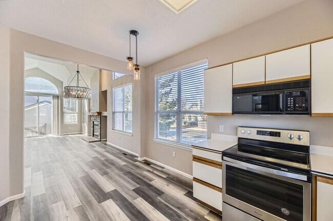 Building Photo - Spacious 4 Bed/ 3 Bath Home with Finished Basement