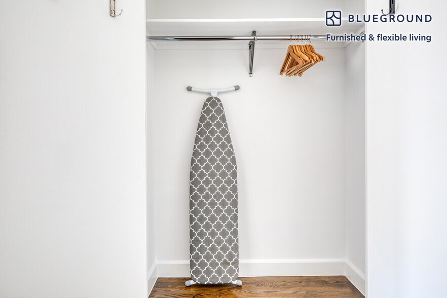 Building Photo - 212 W 91st St