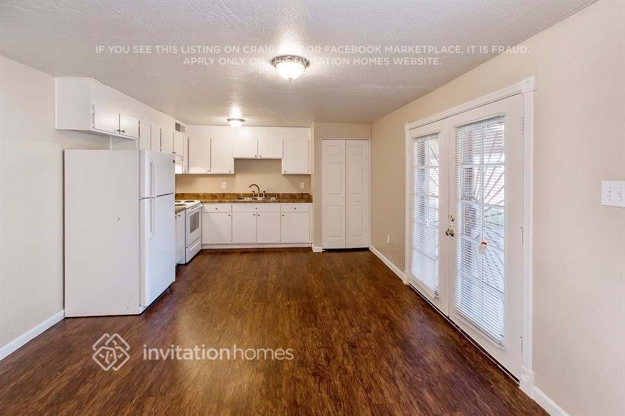 Building Photo - 7250 W Glenrosa Ave