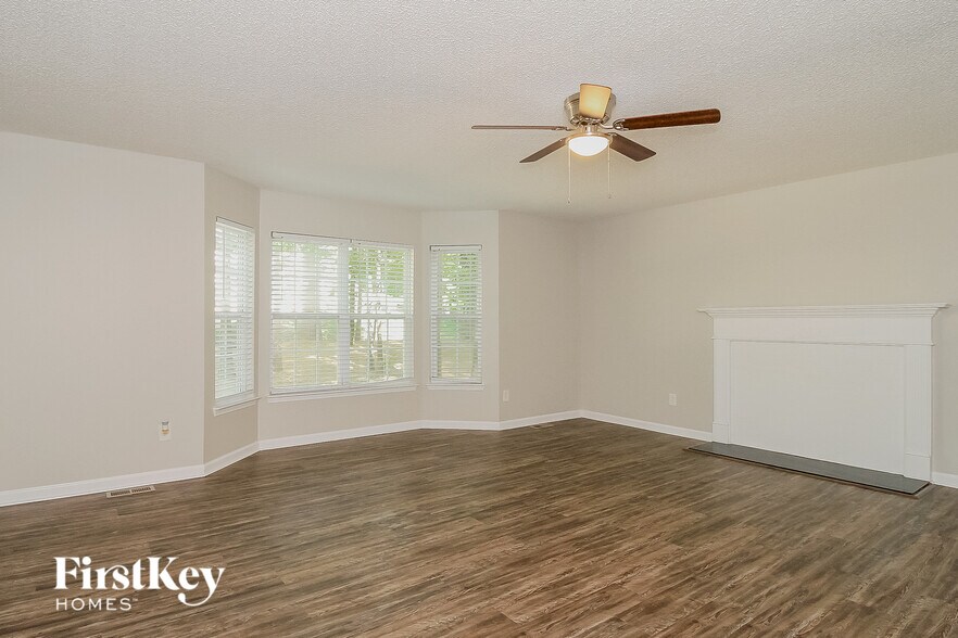 Building Photo - 944 Highland Glen Rd