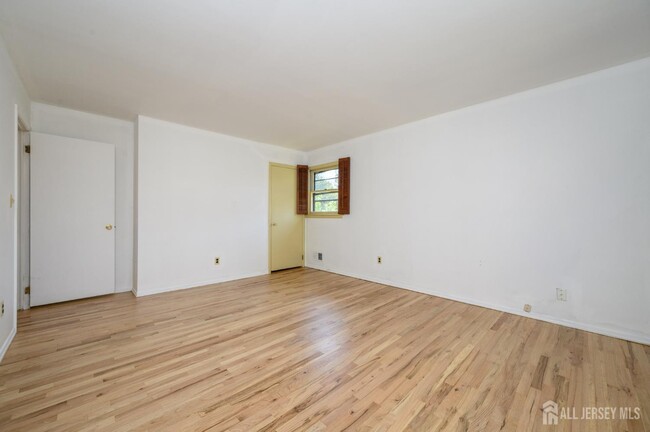 Building Photo - 3996 Park Ave