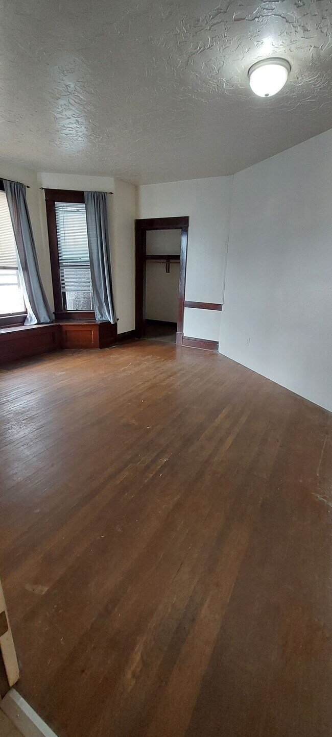 Building Photo - (1614 8th Ave)