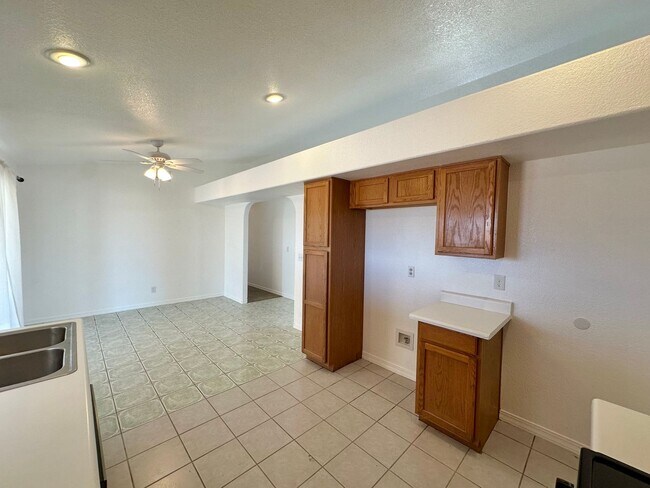 Building Photo - 6582 W Hershey Wy