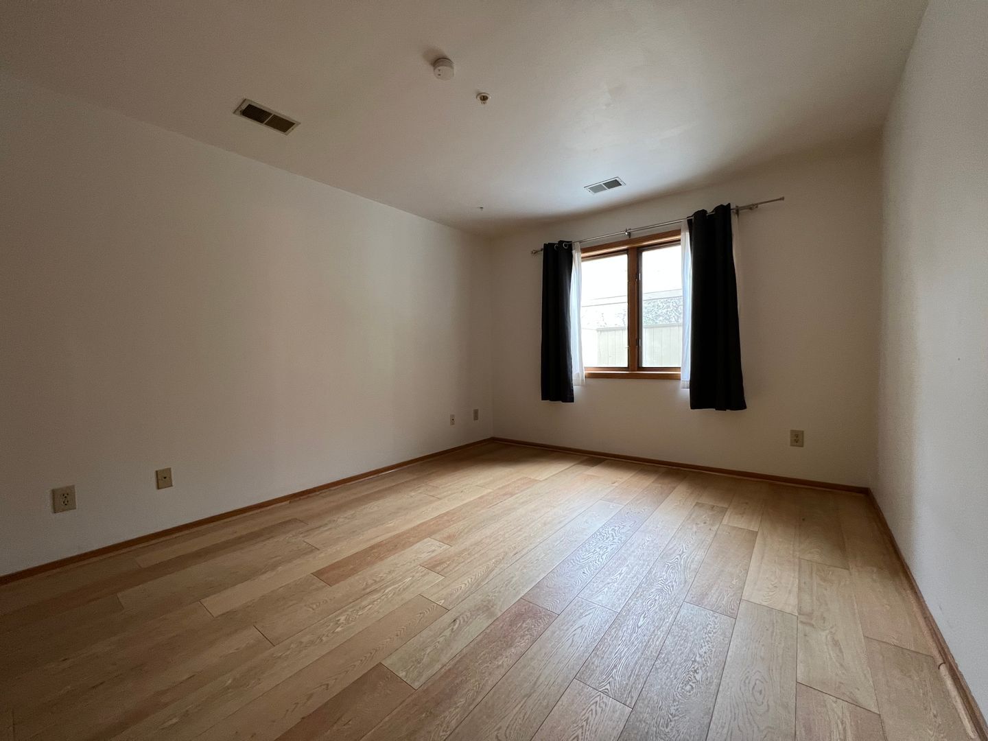 Building Photo - 2938 Kalmia Ave