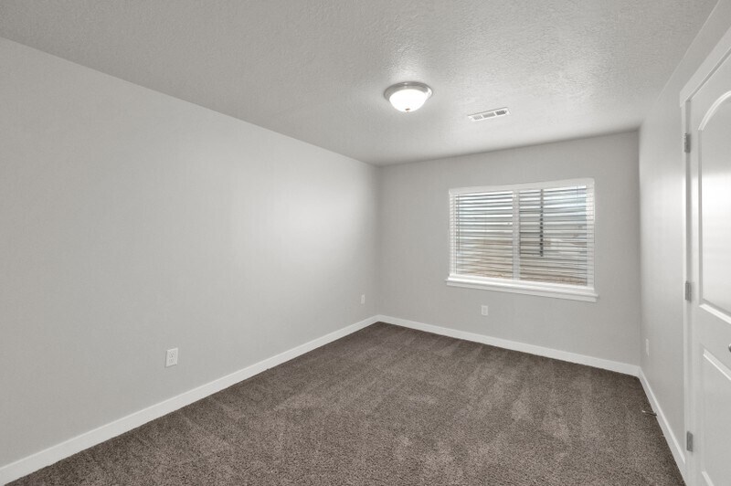 Building Photo - 1113 Meadow Walk Dr