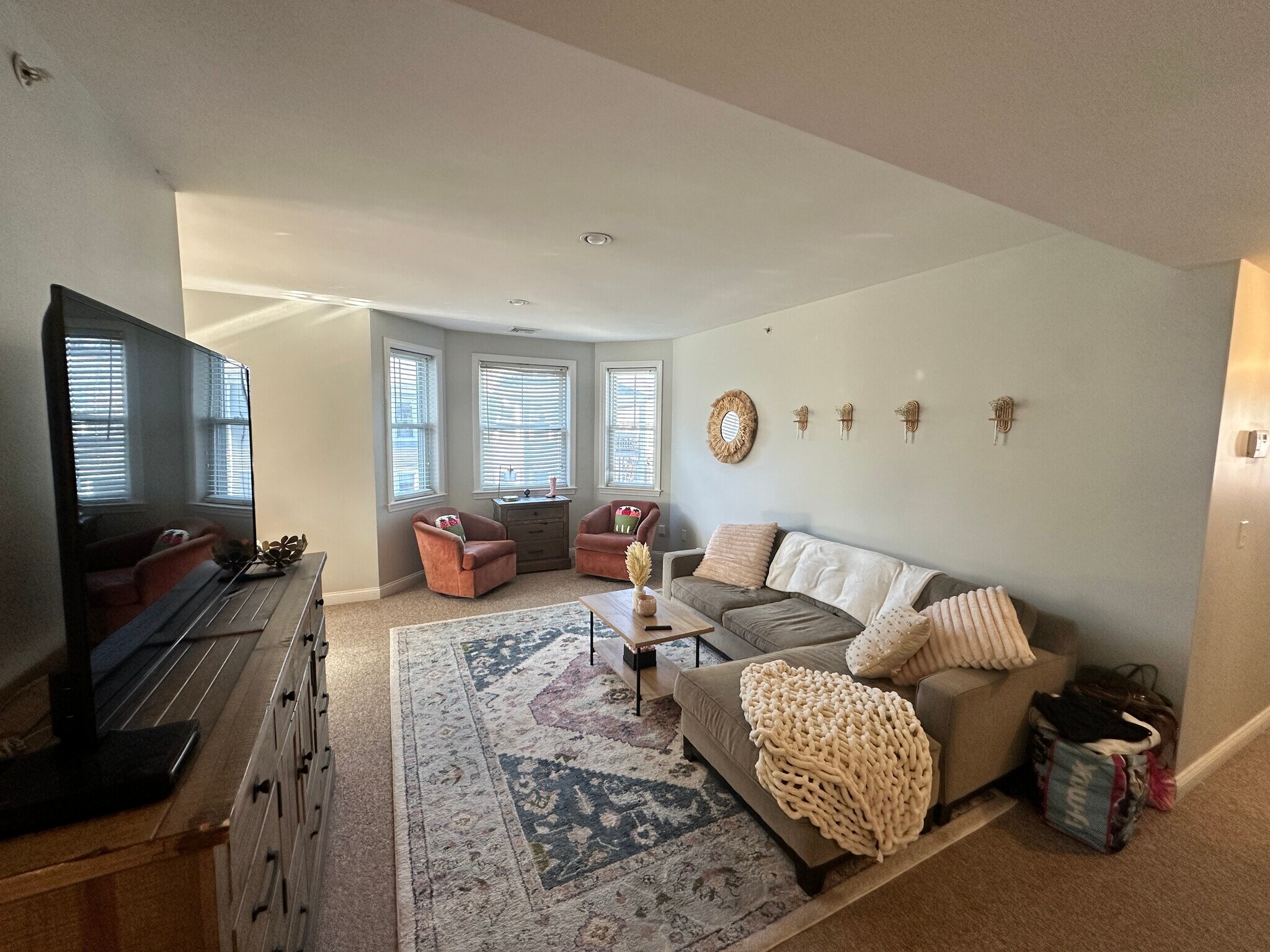 Building Photo - 99 Hillside St