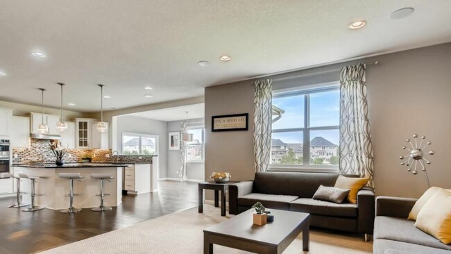 Building Photo - Perfect 5 bedroom count Home in Plymouth