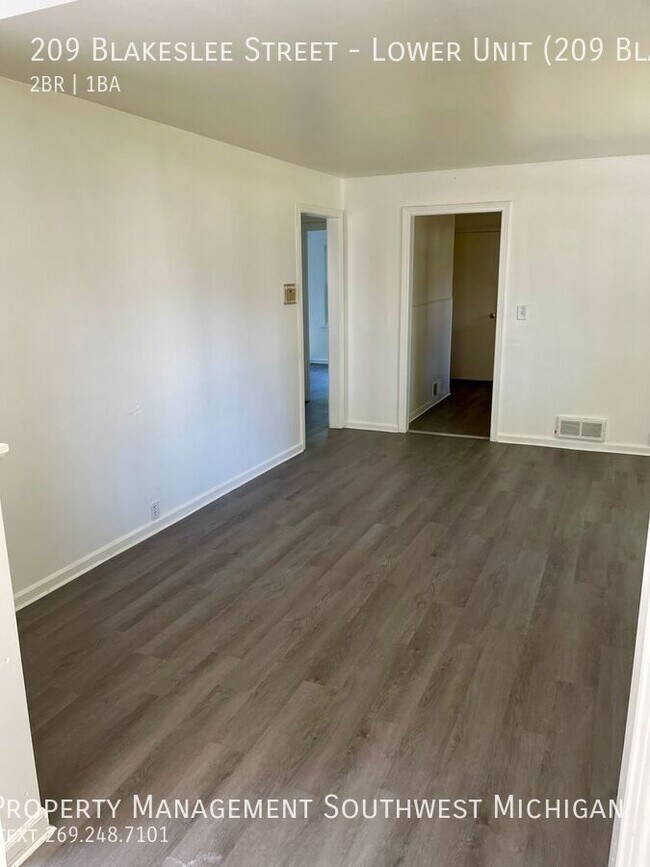 Building Photo - 209 Blakeslee St