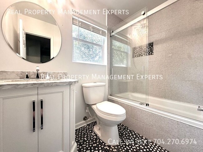 Building Photo - 8509 Golf Ridge Dr