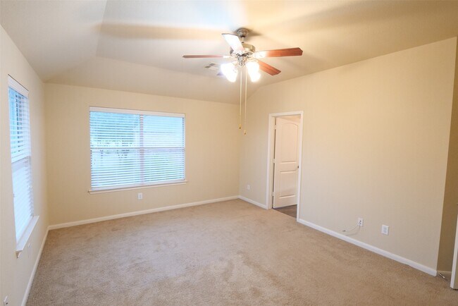 Building Photo - 26427 Longview Creek Dr