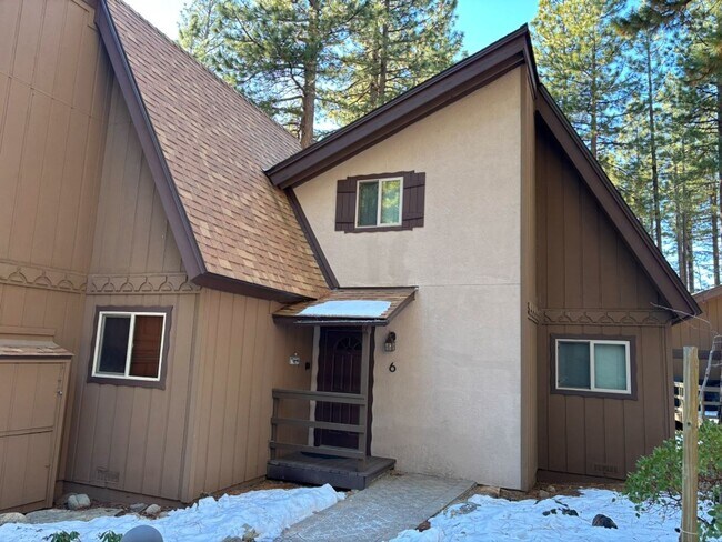 Building Photo - 2 Bedroom in a beautiful woodsy location!