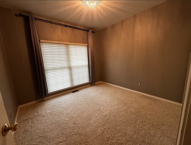 Building Photo - 41645 Copper Creek Dr