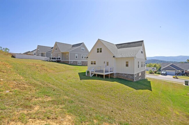 Building Photo - 43 Mcilwee Ln