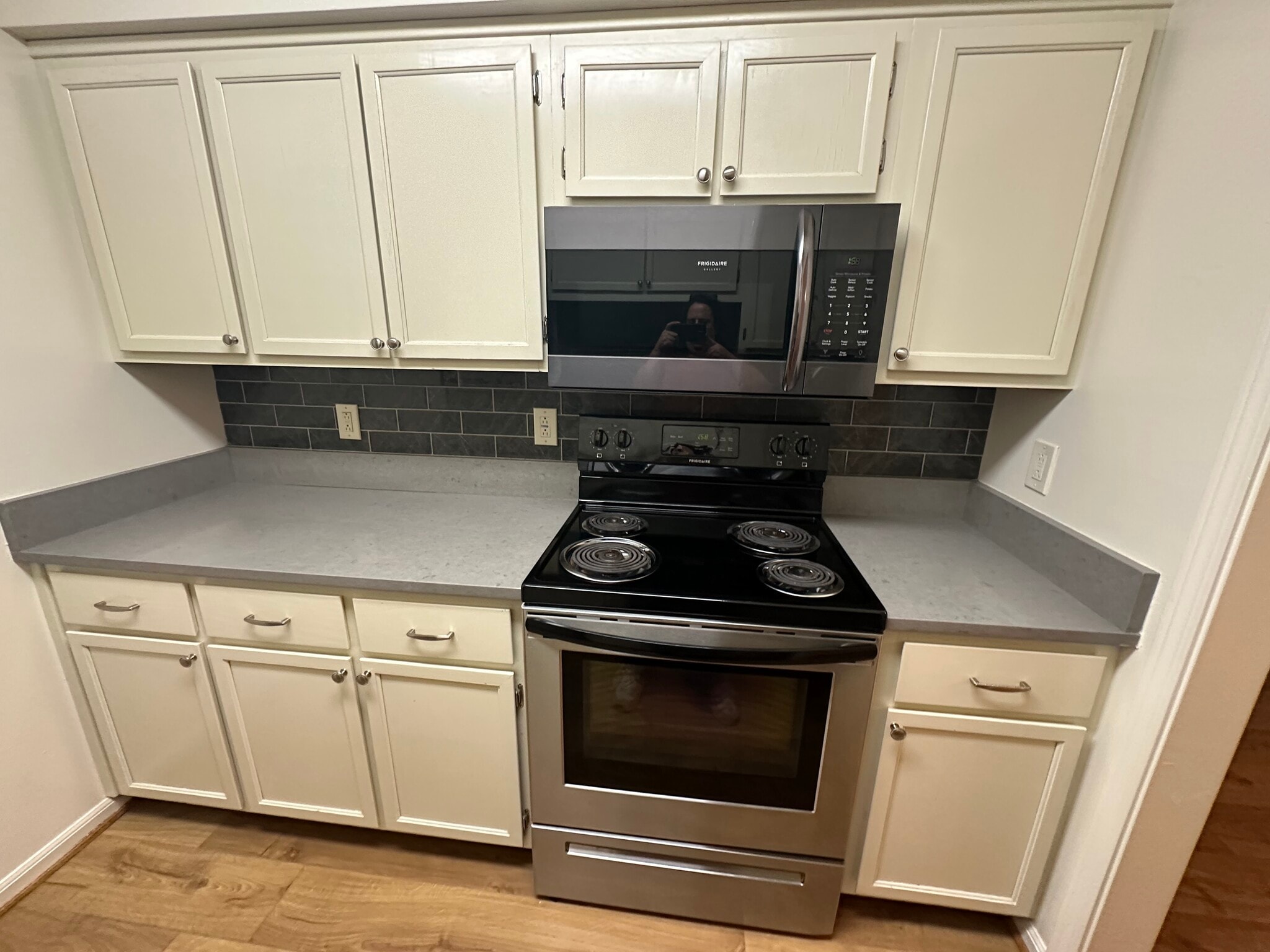 stove - 2118 Acklen Ave