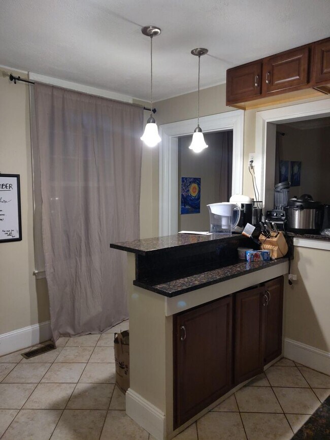 Building Photo - 4bed 3 bath townhouse in Newtonville is available now