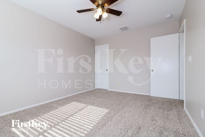 Building Photo - 1411 S 222nd Ln