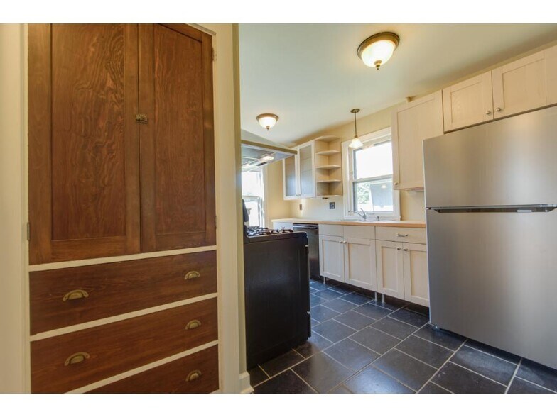 Building Photo - 1674 St Clair Ave