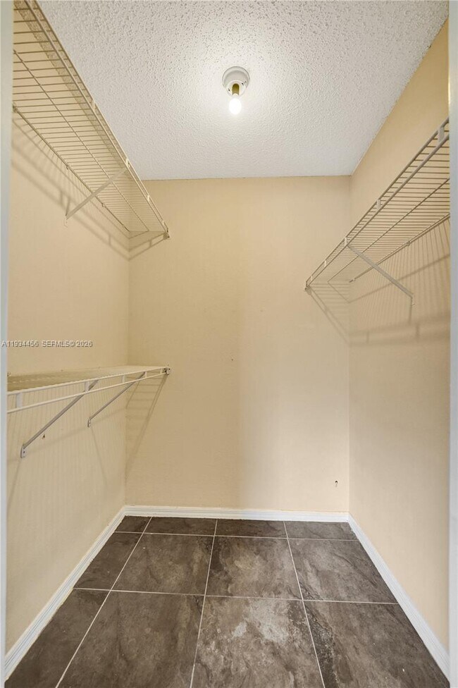 Building Photo - 457 Vista Isles Dr