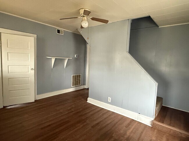 Building Photo - Charming Farmhouse near Downtown Jonesborough.